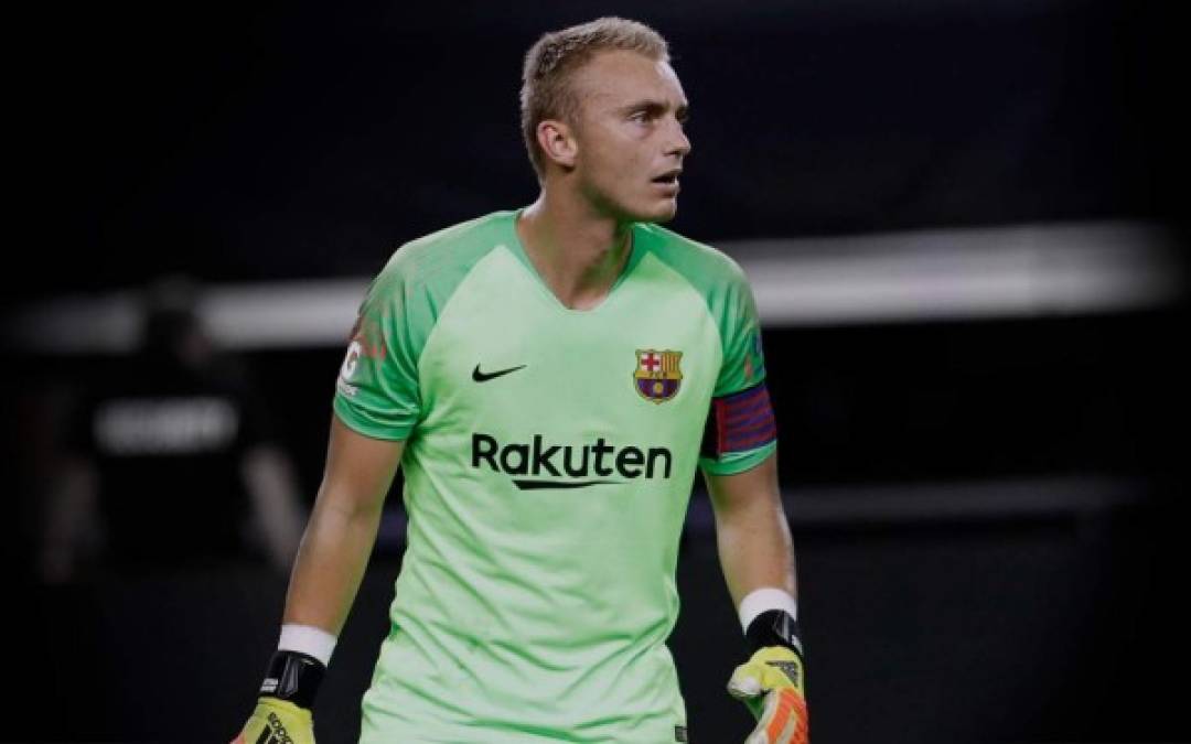 Benfica y Barcelona están en conversaciones para el traspaso del guardameta holandés Jasper Cillessen. Según informa A Bola, la última propuesta del conjunto lisboeta ha sido de 12 millones de euros, pero no ha sido aceptada por el cuadro azulgrana.