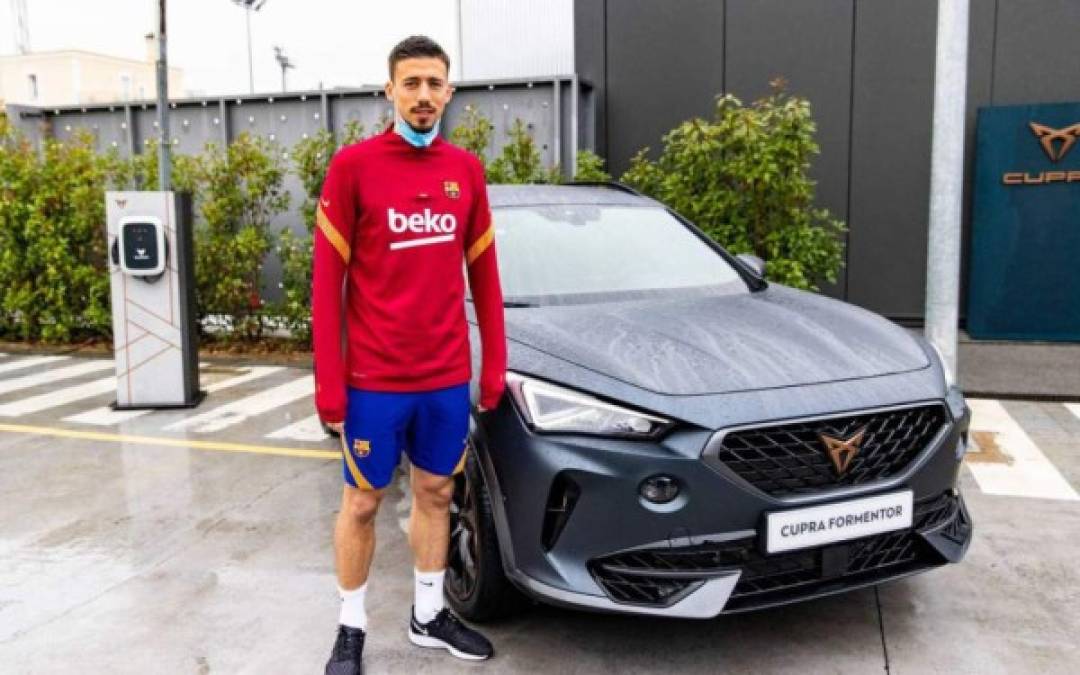 Clément Lenglet: El defensor francés fue otro de los que acudió a la entrega de los vehículos.