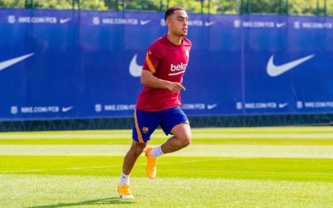 Sergiño Dest ya ha realizado su primer entrenamiento con el Barcelona.