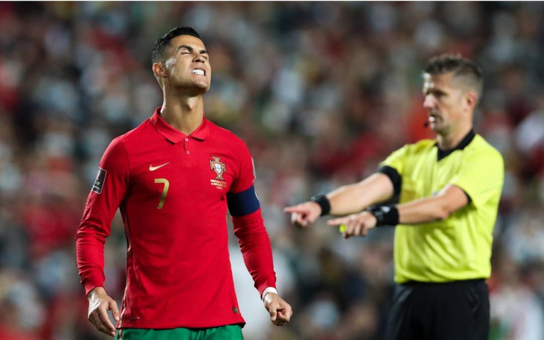 ¿Qué hizo contra su DT? La frustración de Cristiano Ronaldo tras ser enviado a la repesca