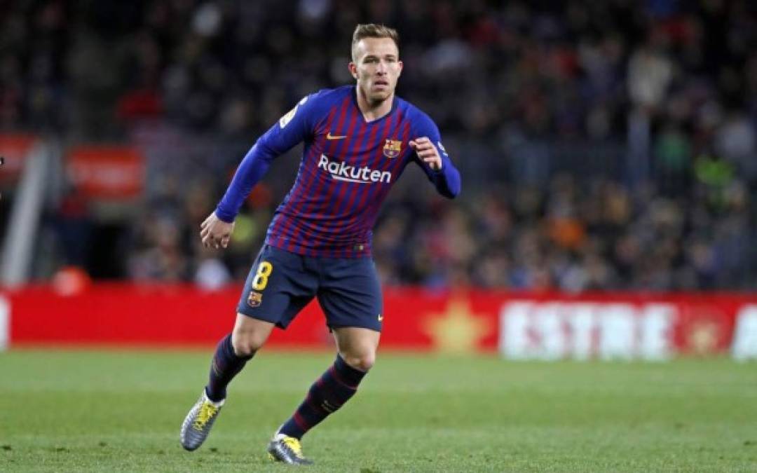 Arthur Melo: El centrocampista brasileño de 23 años de edad se quedó finalmente en Barcelona pese a que el club catalán se lo ofreció al PSG.