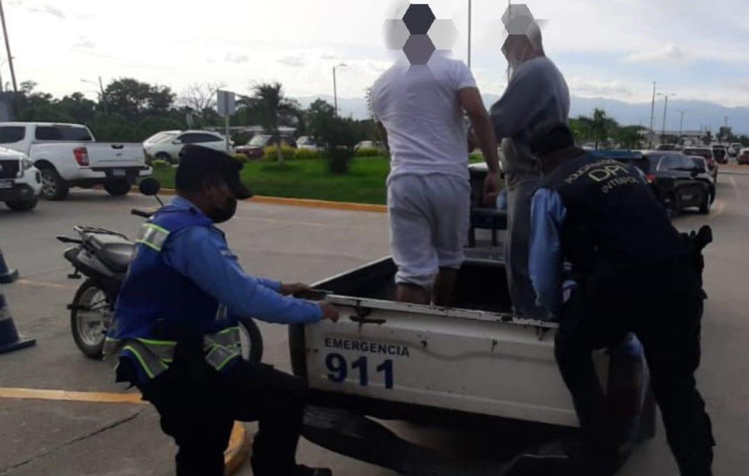 Capturan a dos hondureños deportados por presuntos responsables de varios delitos