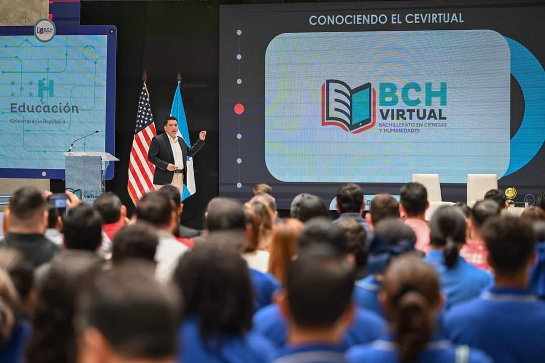 Estudiantes en el lanzamiento del BCH-V.