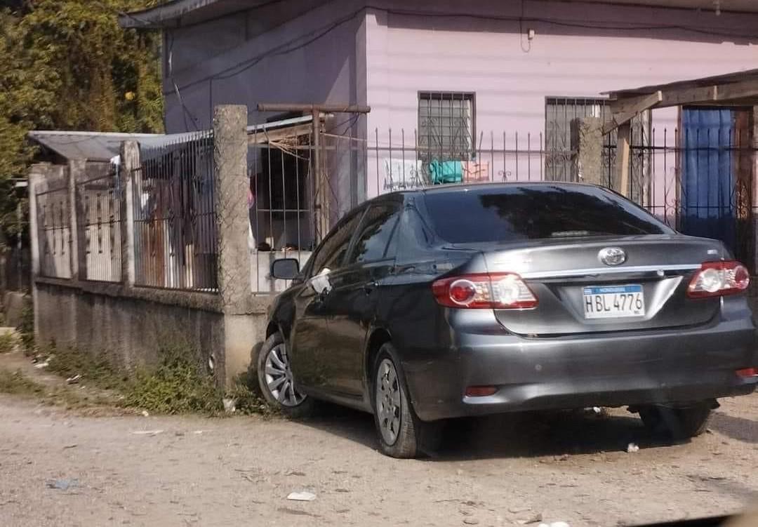 Escena donde fue encontrada sin vida la licenciada Daissy Acosta en la colonia San Francisco de San Pedro Sula.