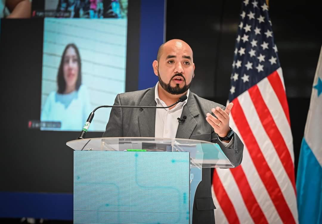 Daniel Esponda, ministro en la Secretaría de Educación.