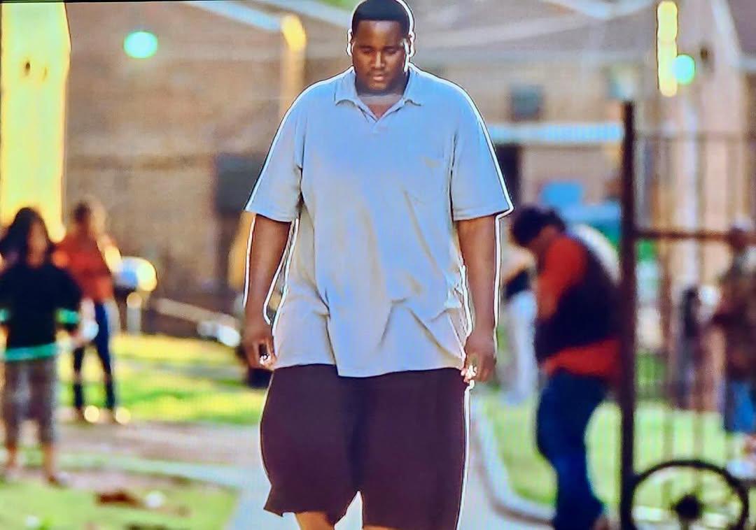 Quinton Aaron está en estado crítico tras accidente y su familia pide ayuda