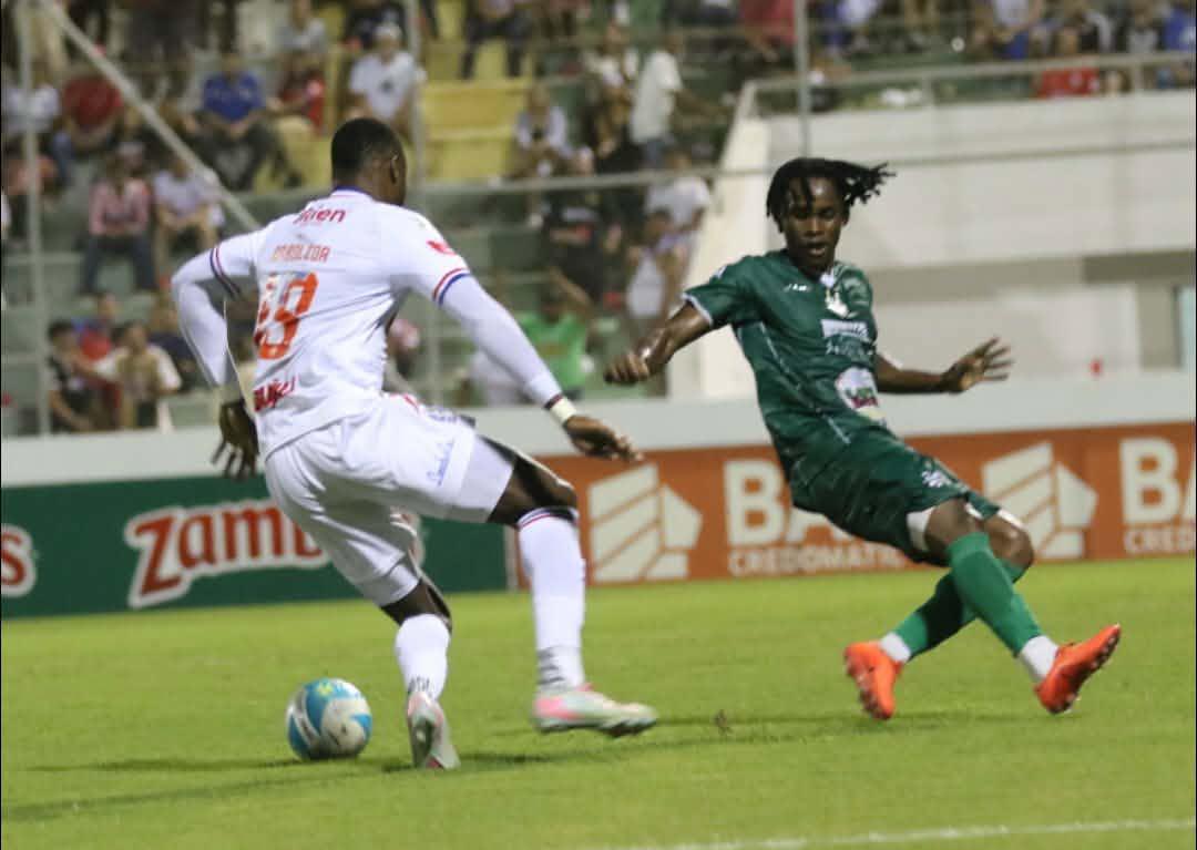 Olimpia vs Platense: Denuncia, alarma por Benguché y locura de Arboleda
