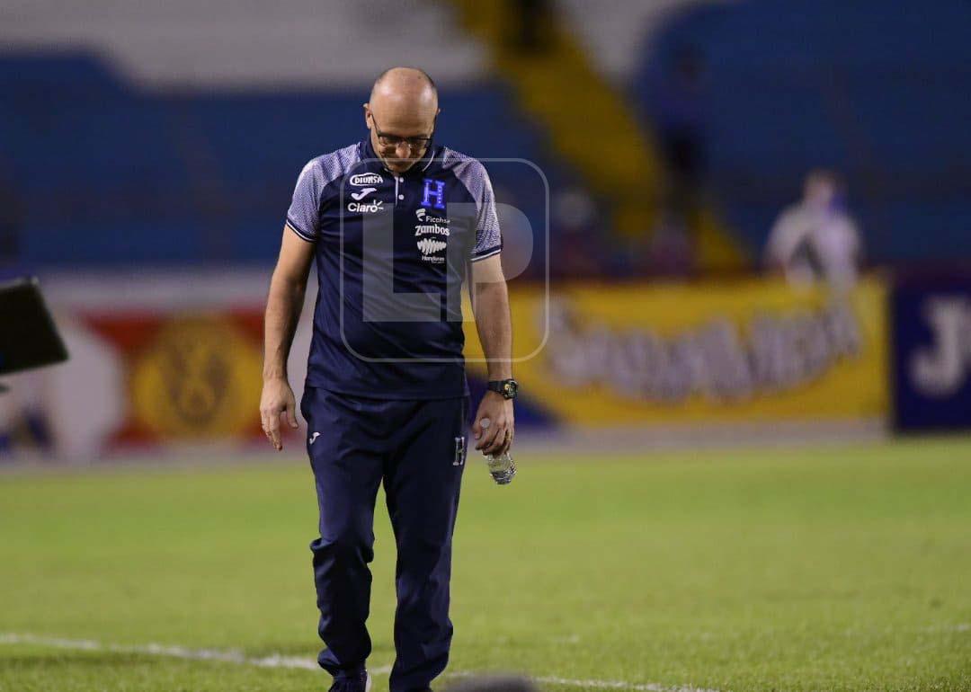 La afición exige la salida de Fabián Coito en el estadio Olímpico de San Pedro Sula.