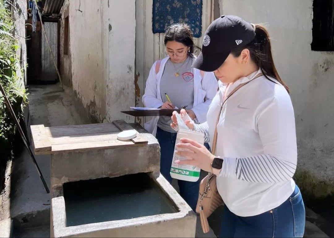 Mantener limpia las pilas evita los criaderos de zancudos.