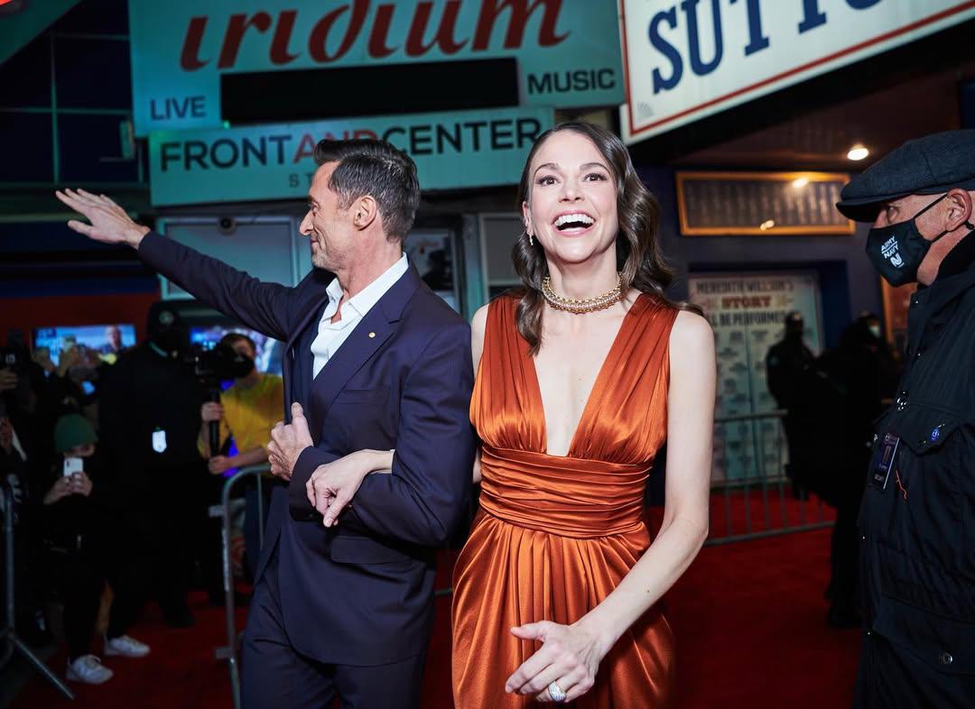 Supuestos planes de boda de Hugh Jackman y Sutton Foster se enfrían