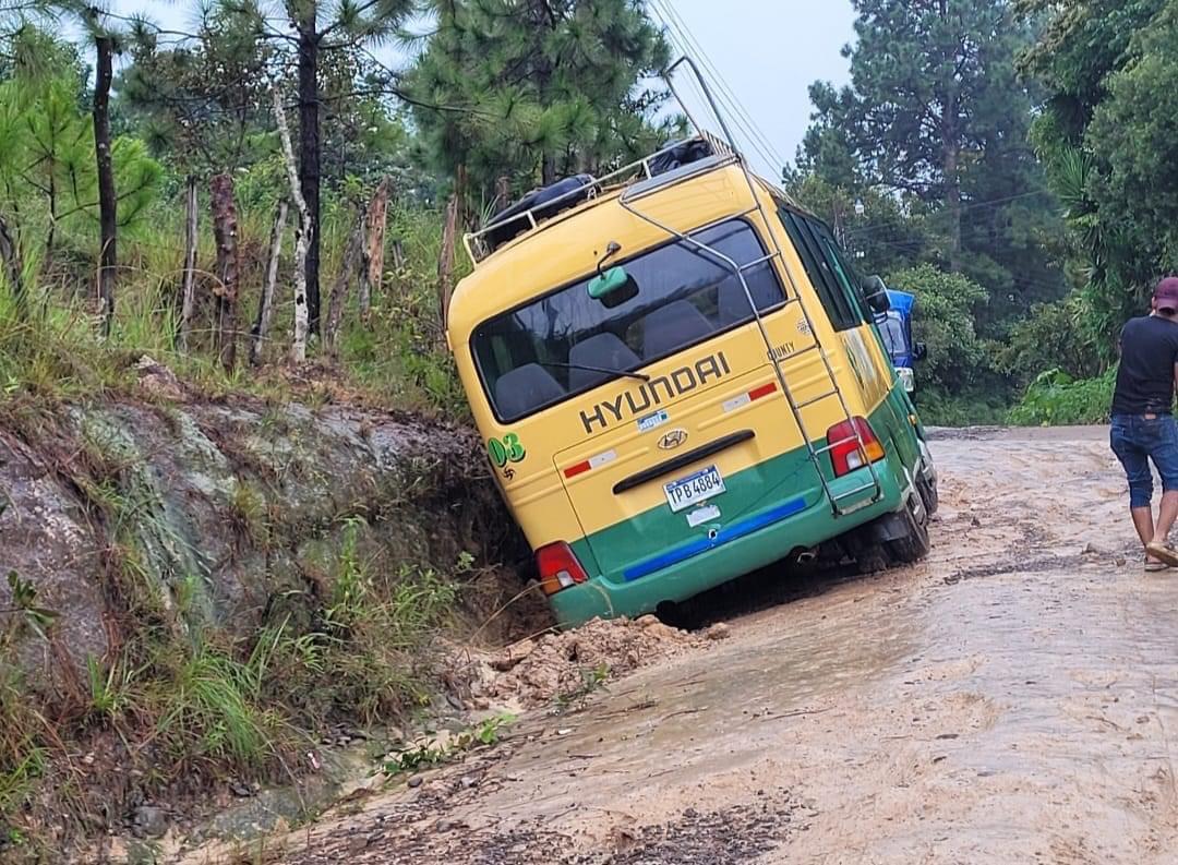 Lluvias provocan estragos en carretera de Erandique, Lempira