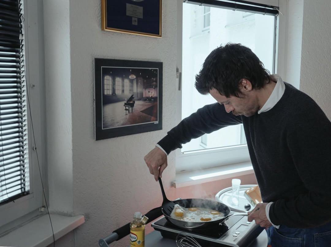 Harry Styles estrena Kiss All the Time. Disco, Occasionally