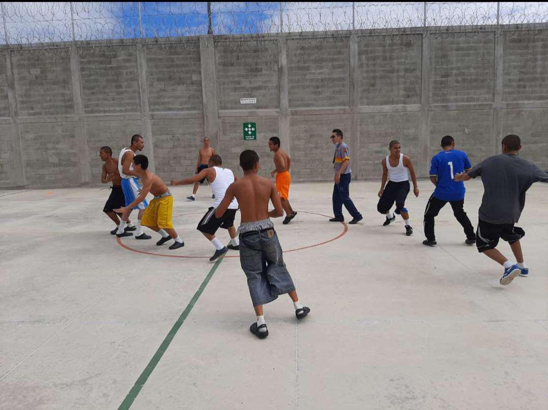 Más de 300 empleados del INAMI exigen sus pagos