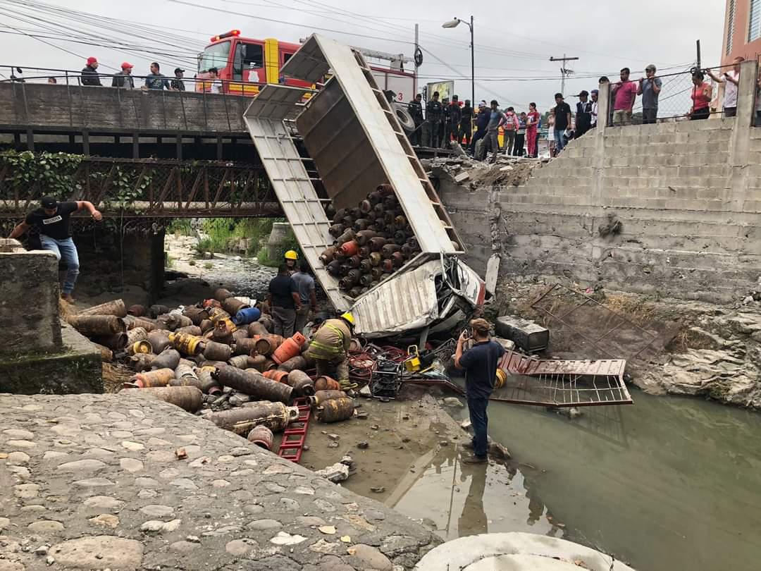 Una mujer muerta y tres heridos deja accidente de camión en  Copán