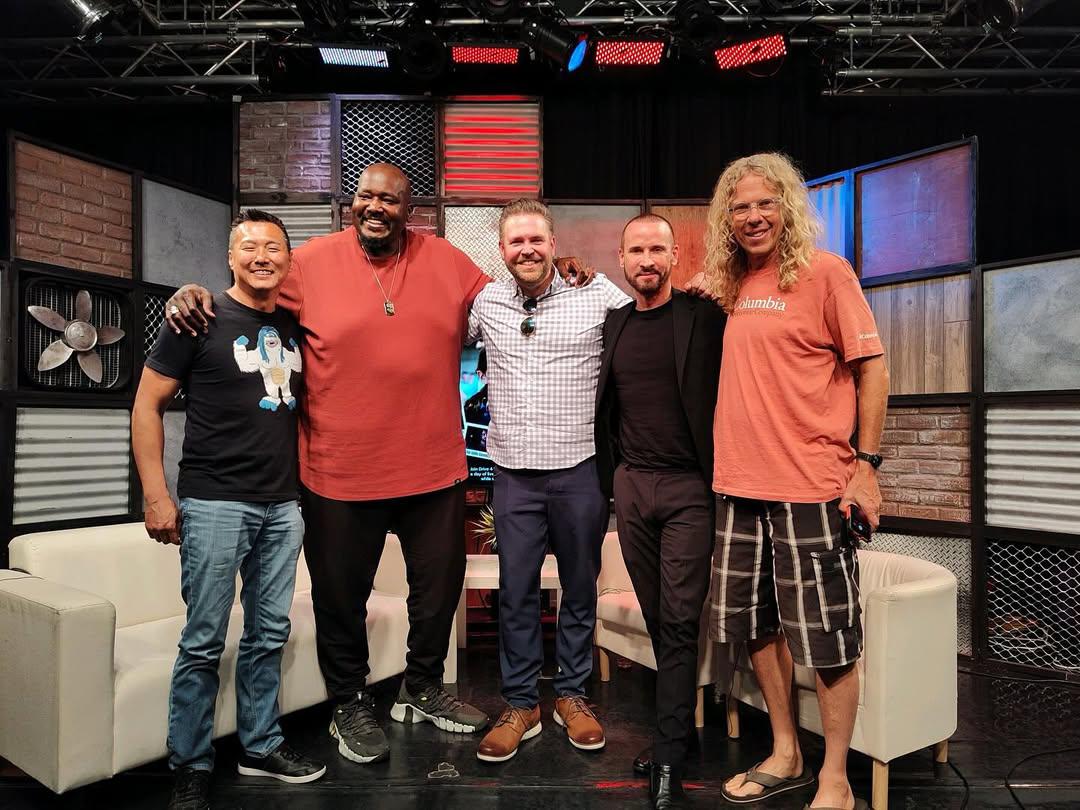 Quinton Aaron está en estado crítico tras accidente y su familia pide ayuda