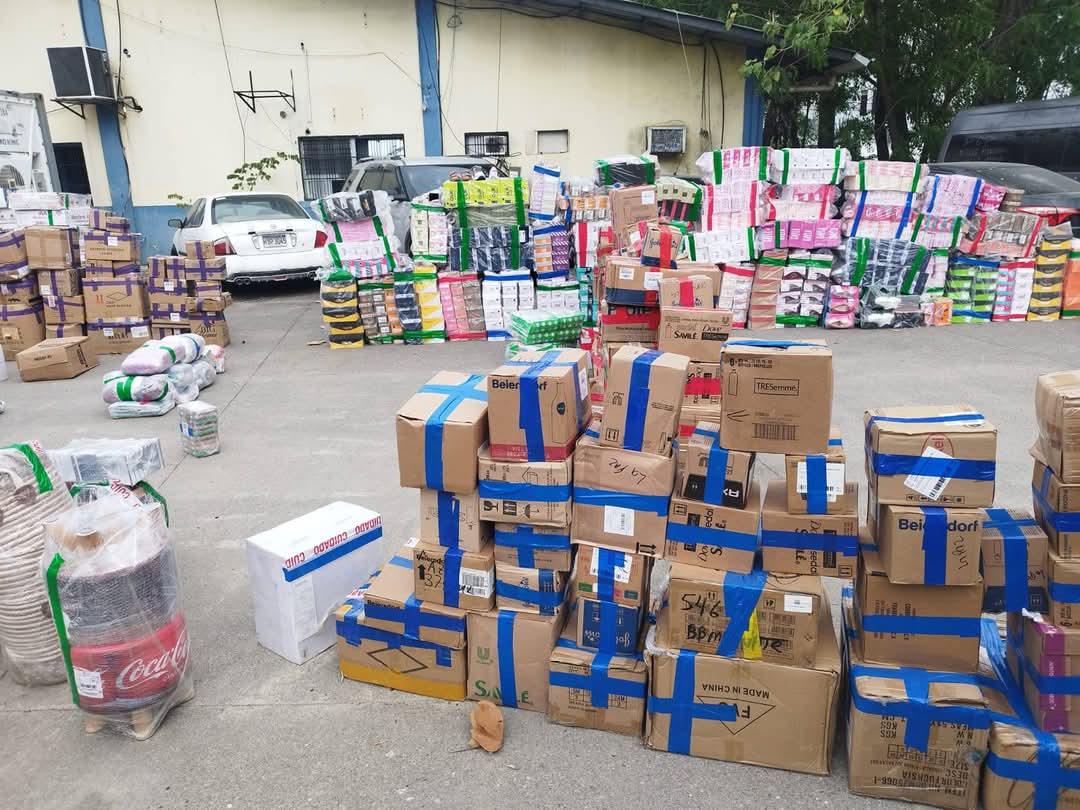 Capturan a dos hombres con camión lleno de mercadería robada de reconocido almacén