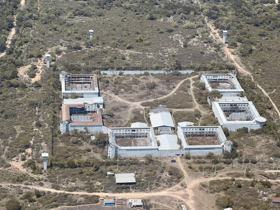 El centro penal se encuentra en un terreno de 200 hectáreas y desde 2016 se detuvieron las obras.