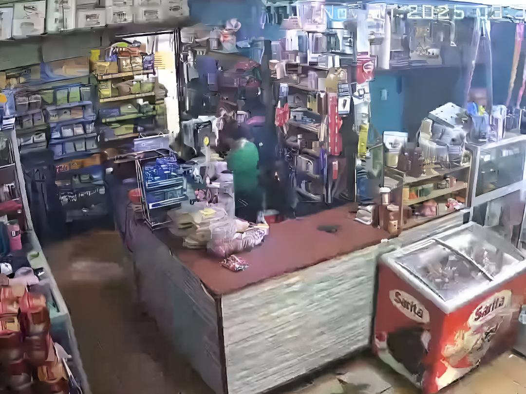 Violento asalto en mercadito de SPS: Así actuó el ladrón