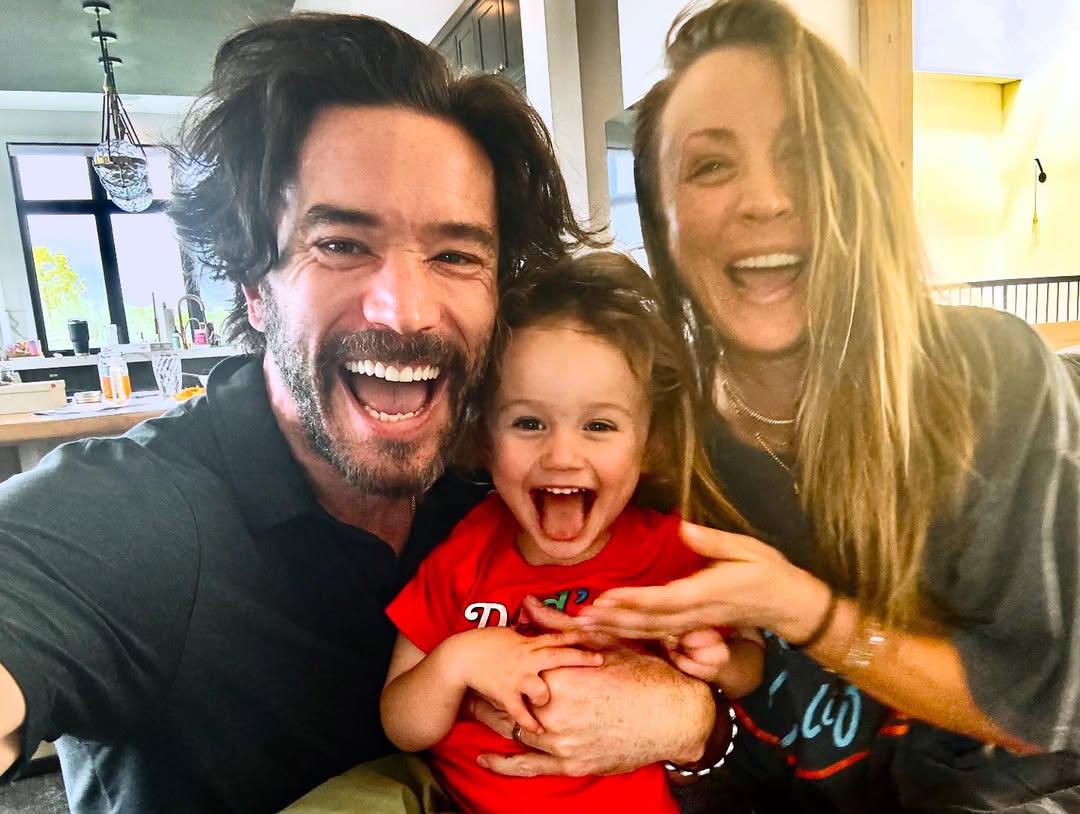 Kaley Cuoco revela por qué ella y su prometido duermen en camas separadas