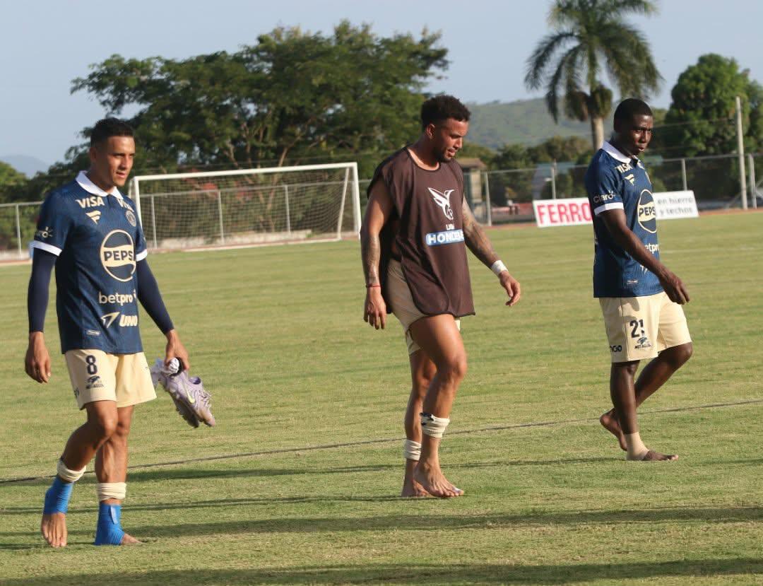 Jugadores de Motagua descalzos, exBarcelona presente y fichaje se lesionó en el debut