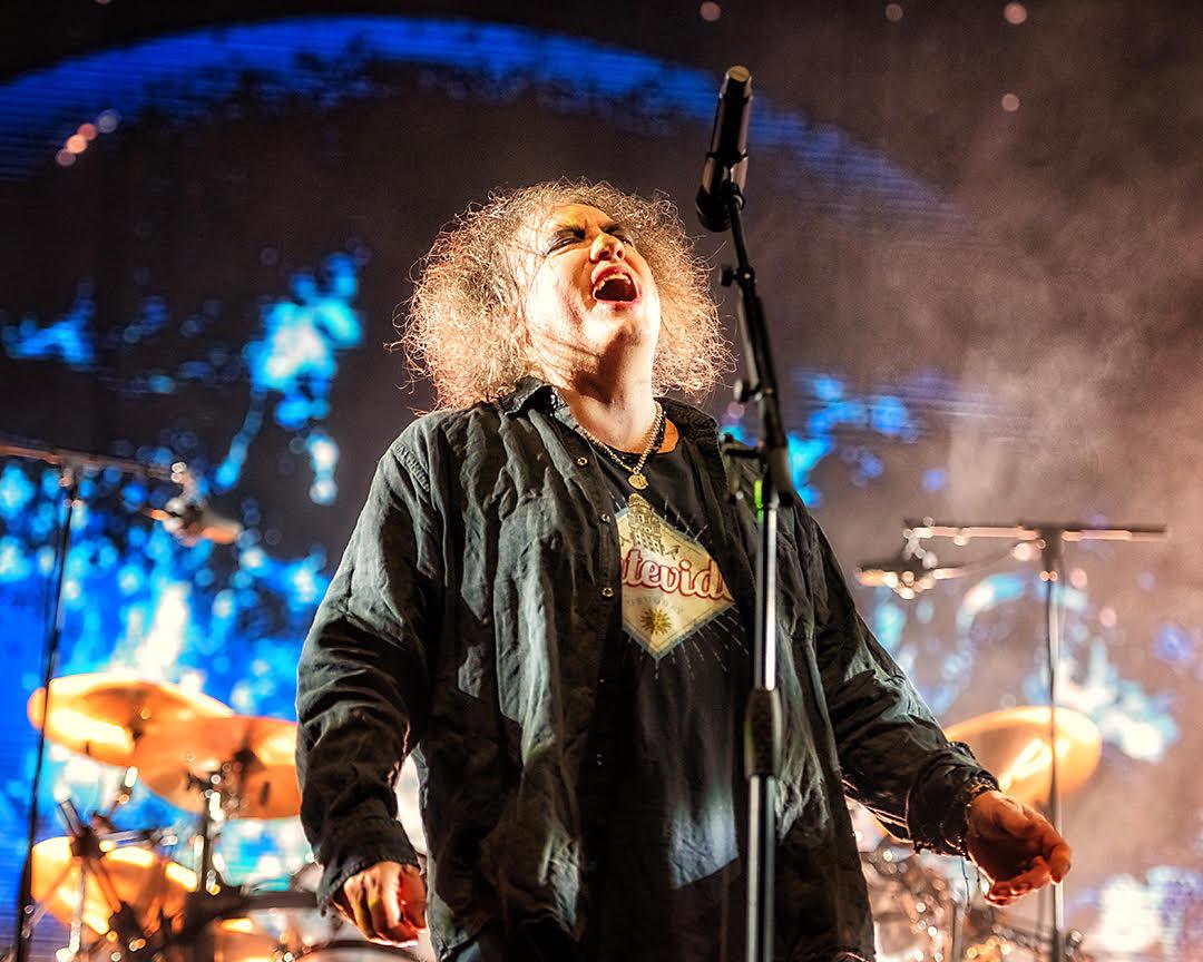 The Cure regresa con un álbum desgarrador y da un golpe maestro