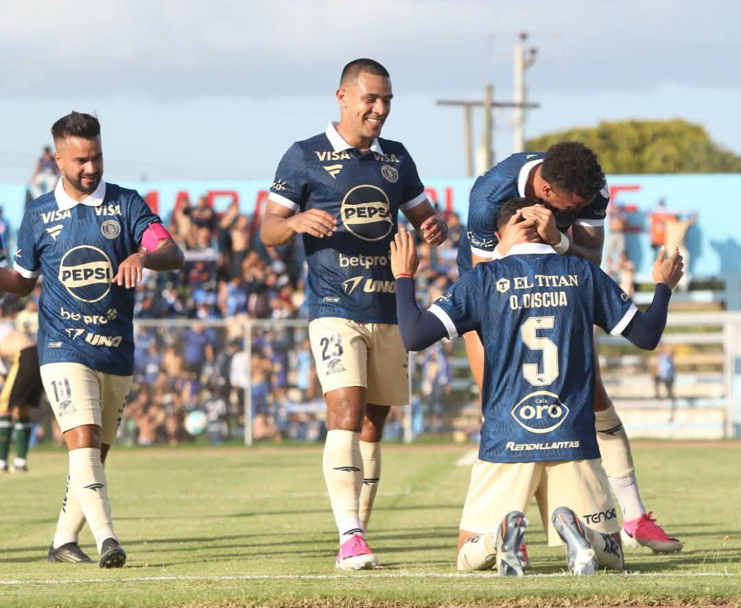 Jugadores de Motagua descalzos, exBarcelona presente y fichaje se lesionó en el debut