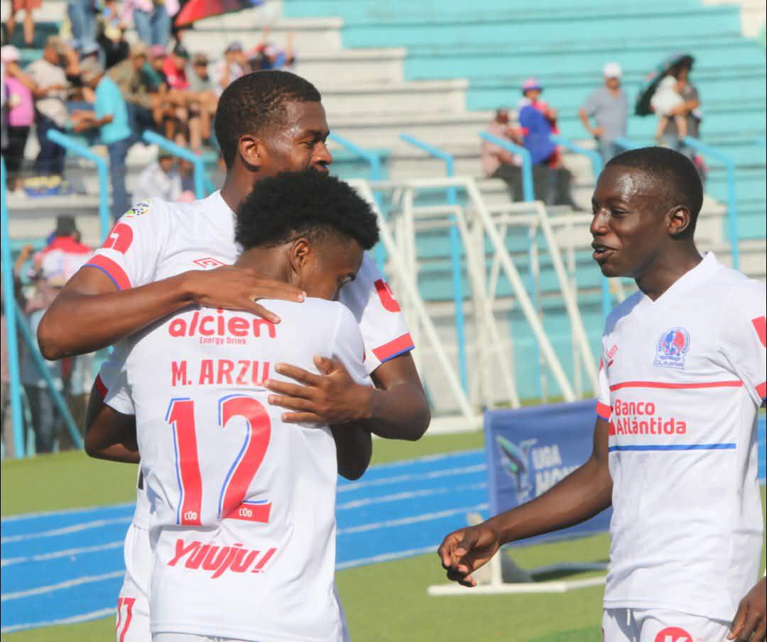 Olimpia se toma venganza, llanto de futbolista, esposa cautiva y chica del Génesis