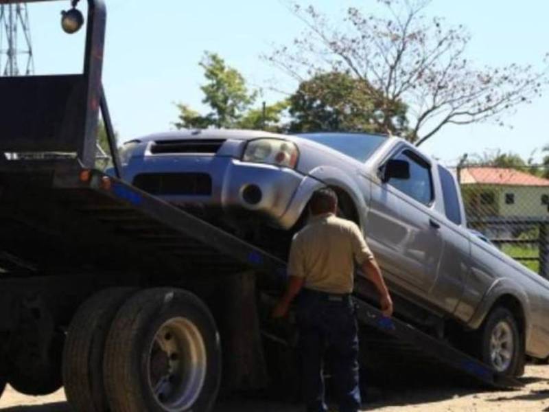 Hasta la fecha se desconoce a quién pertenecen las grúas, pero los encargados dijeron que no son municipales. Imagen de archivo.