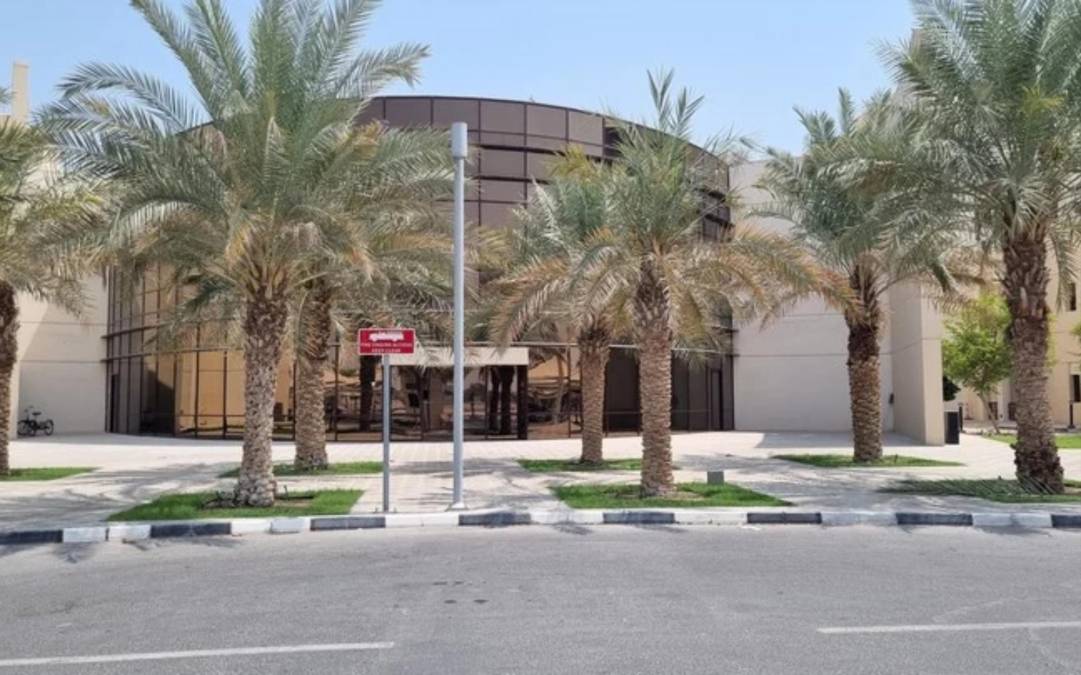 El campus de la <b>Universidad de Qatar</b> posee <b>más de 25.000 metros cuadrados</b> y está ubicado <b>a 20 kilómetros del Aeropuerto Internacional de Doha</b>, en una zona estratégica de la ciudad. Lugar elegido por <b>Jürgen Klopp</b> durante la participación de <b>Liverpool </b>en el <b>Mundial de Clubes 2019</b>, que terminó con el título tras vencer a <b>Flamengo </b>(1-0).