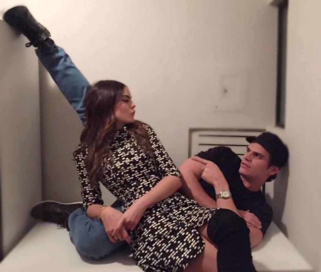 Desde entonces se volvieron inseparables. Viajes por el mundo, románticas postales y tiernas declaraciones de amor, se volvieron la constante entre estos dos chicos.