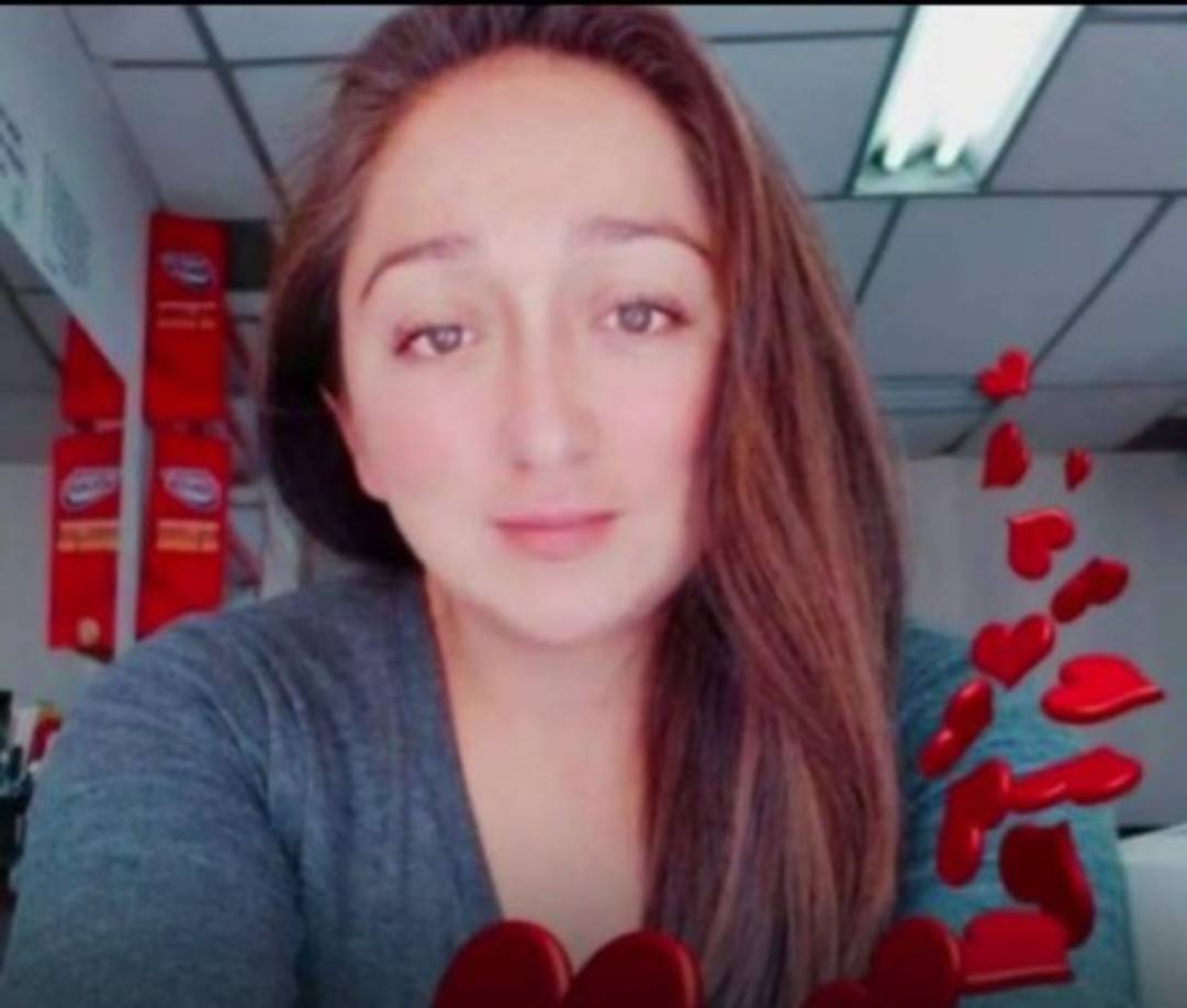 '¿Cuántas personas están ahí con usted?', le pregunta un operador a la mujer, en audios filtrados por Telemundo. 'Dos niños; por favor, ayúdeme, me voy a desmayar', pide, desconsolada, la mujer.