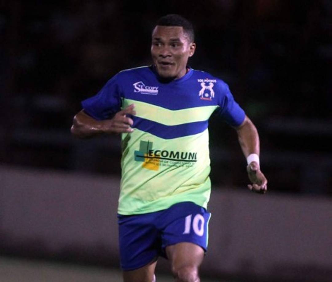 Julio César 'Rambo' de León podría definir en los próximos días su futuro. El volante hondureño confirmó que ha tenido ofertas de Tailandia y otros equipos de Asia. Además, equipos catrachos también lo quieren.