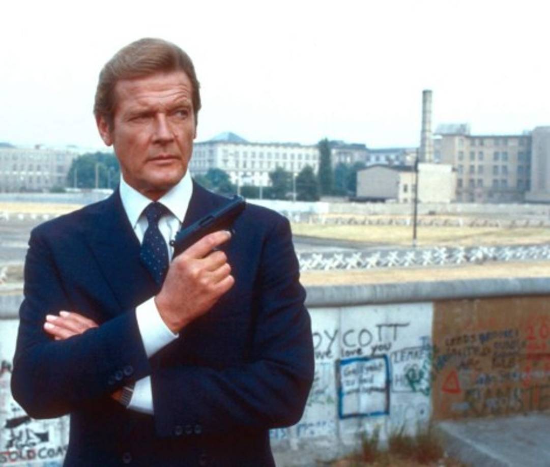 Tenía 45 años, dos años y medio más que Sean Connery, el actor al que sustituyó. AFP