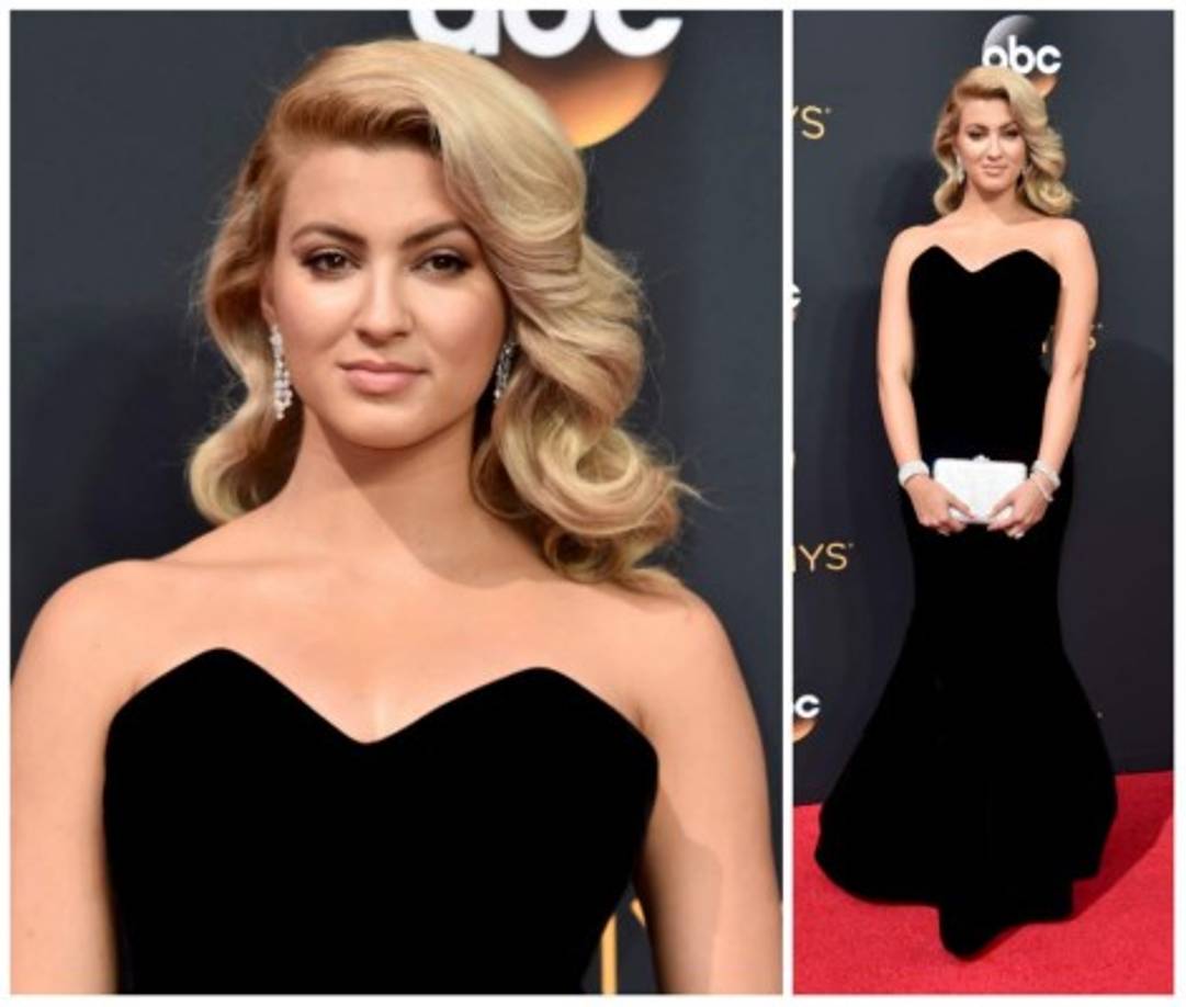 La cantante Tori Kelly en la alfombra de los premios Emmy 2016.