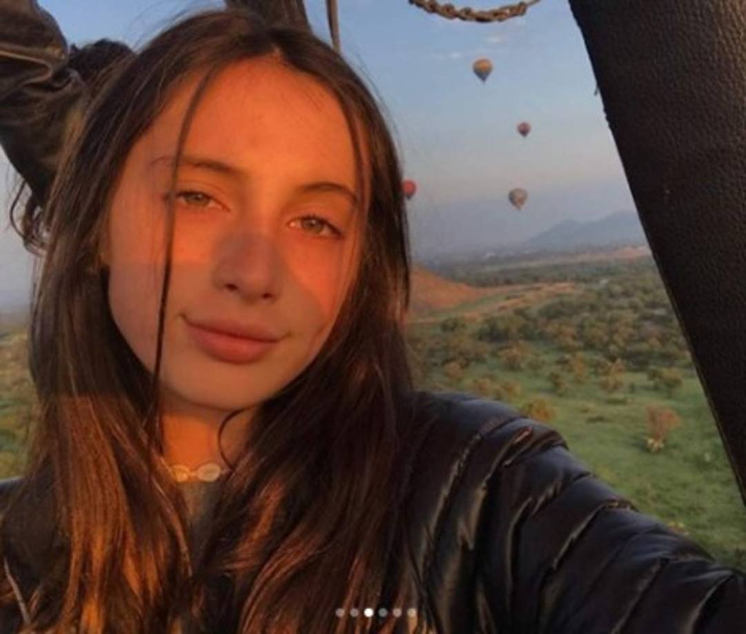 'Las metimos en un 'camp' en Estados Unidos, a las dos, que justamente habla de eso de la disciplina, del sacrificio, de levantarte a las seis de la mañana para ir preparando el personaje porque a las tres de la tarde ya tienes que estar en el escenario, entonces creo que ninguna de las dos va a seguir los caminos del papá y la mamá', explicó el actor en una charla con Sale el Sol.