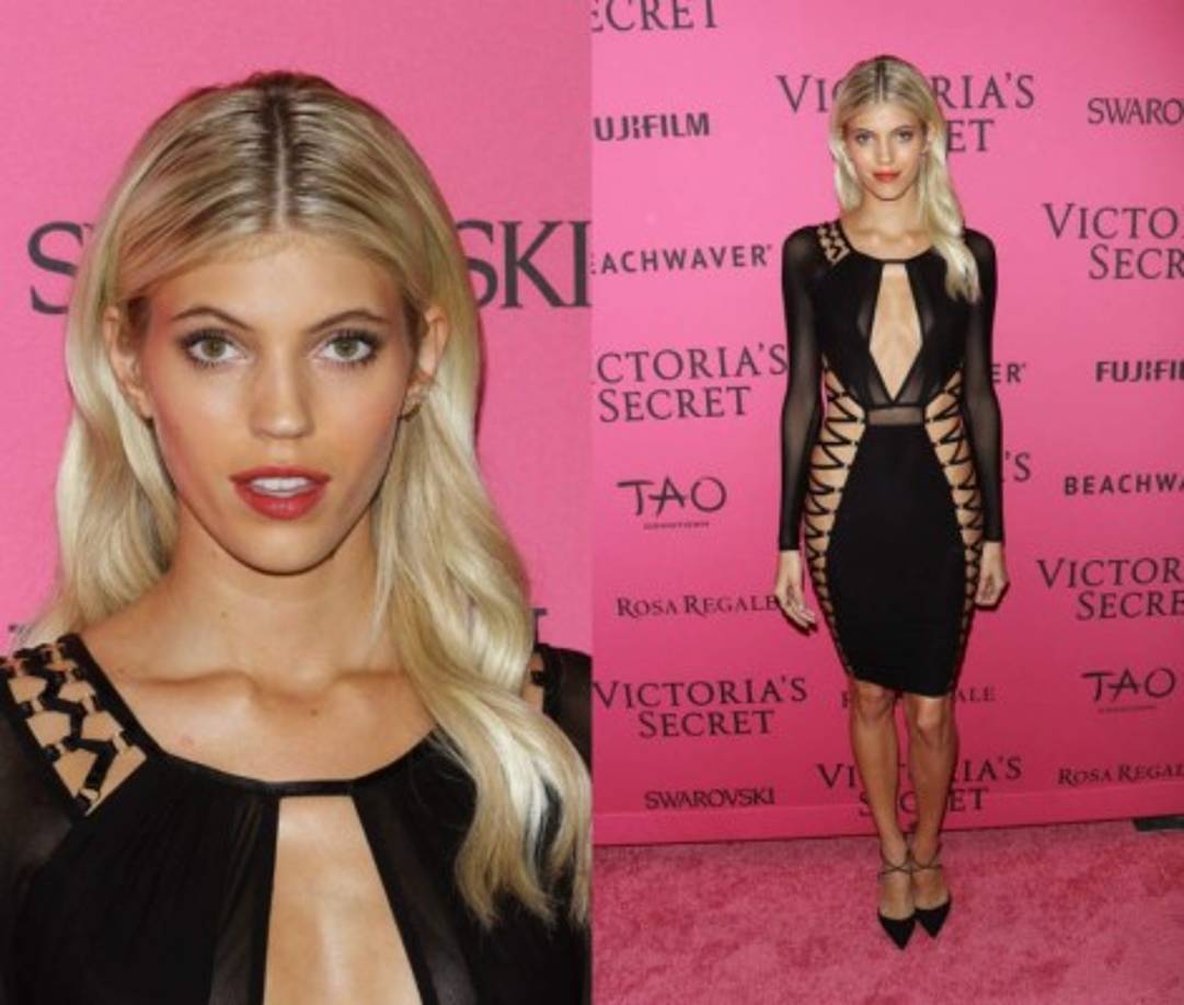 Devon Windsor se enfundó en un ajustadísimo vestido con transparencias y cintas cruzadas en los hombros y los laterales.