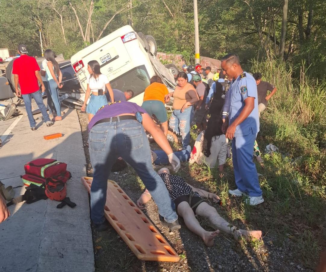 Lista de los heridos en brutal accidente entre bus y rastra en Quimistán