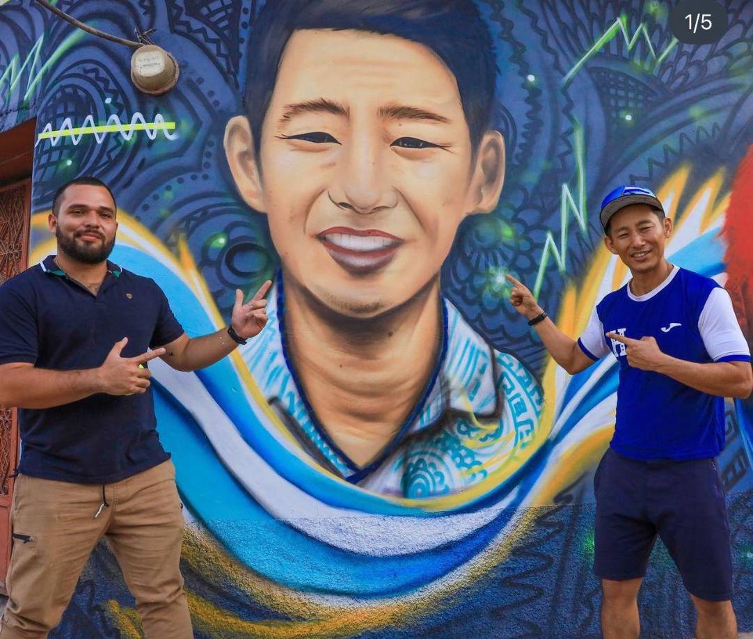 Fernández se ha destaco además por plasmar en Comayagua retratos de influencers hondureños, como lo es Shin Fujiyama y Césia Saénz.