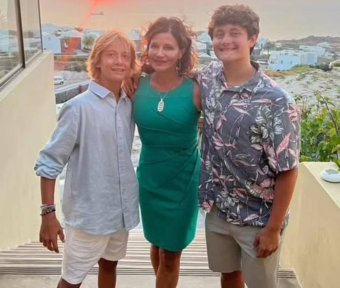 La pareja tiene dos hijos menores de edad.