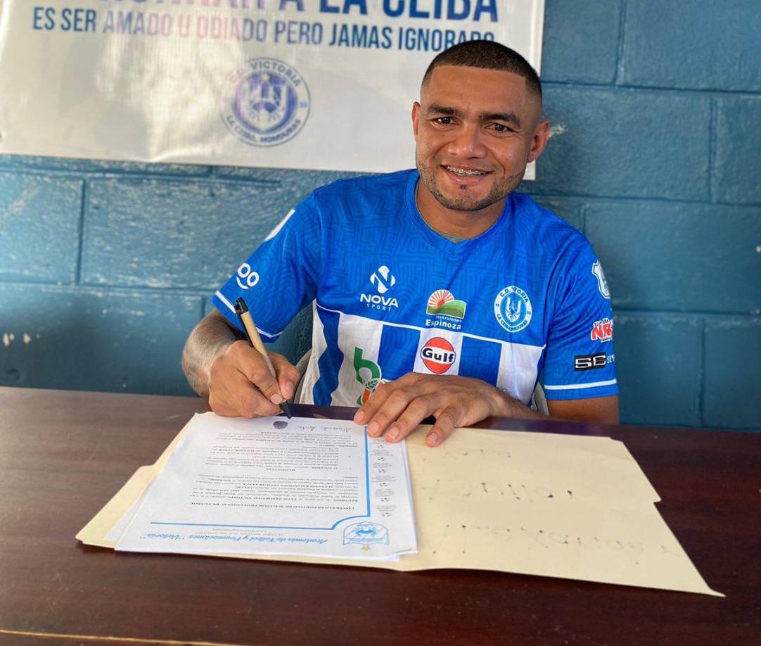 OFICIAL: Alexander Aguilar dejó las filas del Vida y fichó el Victoria.