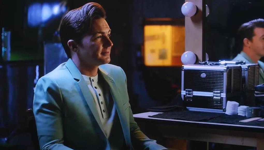 La serie pone de relieve las acusaciones condenatorias contra Schneider, atravesando todo el aparato de televisión infantil de Nickelodeon, que se cegó ante el abuso que supuestamente sufrieron los empleados adultos y las estrellas jóvenes, como Drake Bell .