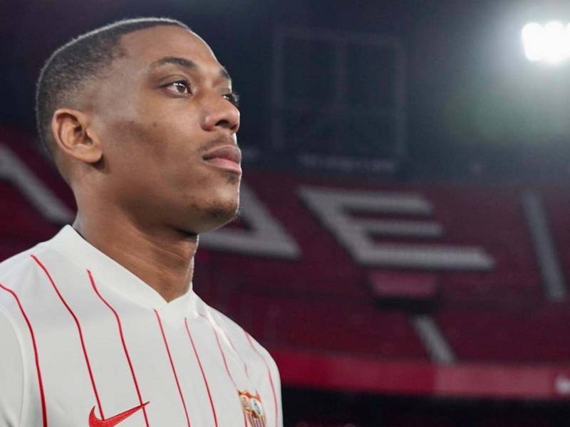 Anthony Martial aceptó una rebaja en su salario para llegar al Sevilla.