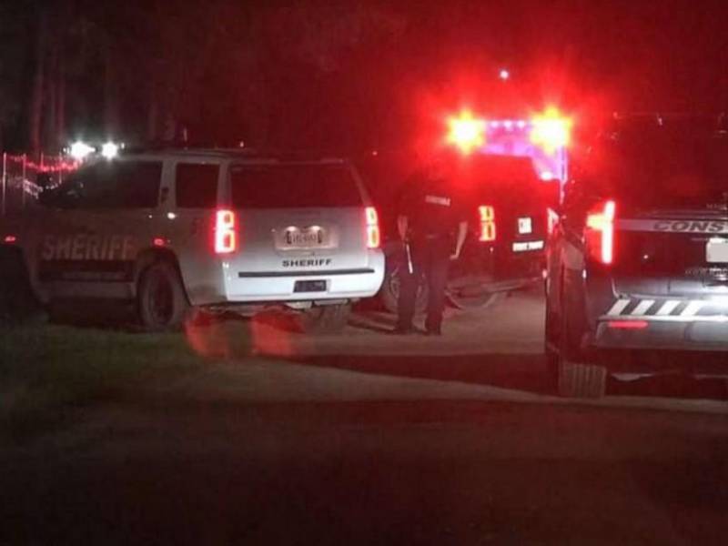 Las diez personas que estaban dentro de la casa vivían juntas, aunque no formaban parte de la misma familia.