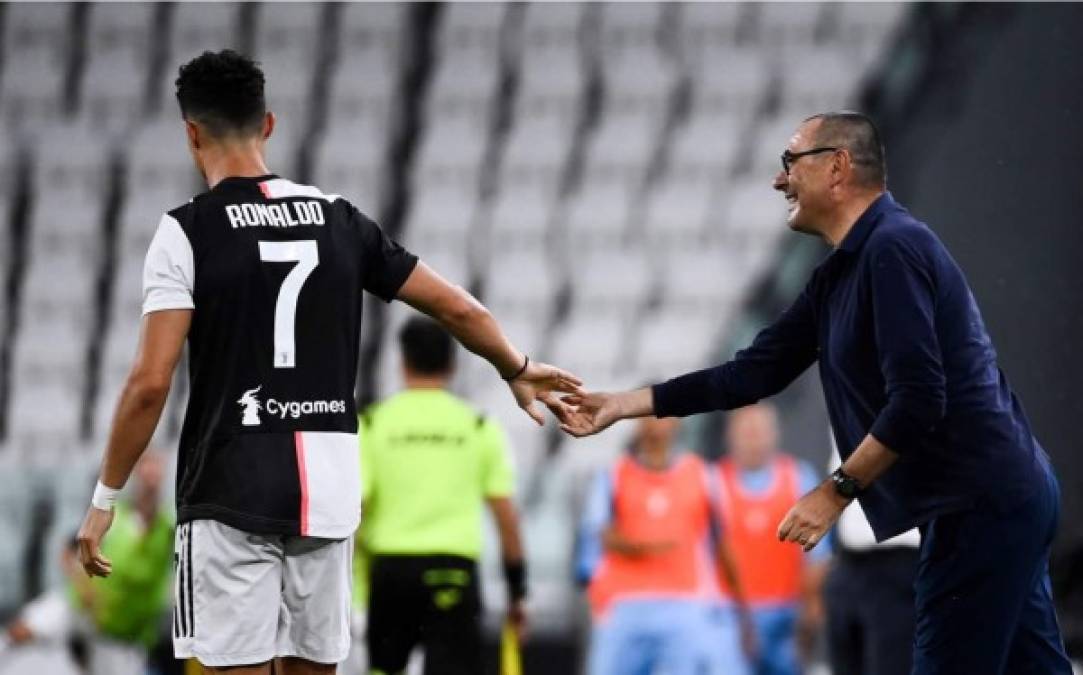 Fabio Paratici, director deportivo de la Juventus, confirmó que el portugués Cristiano Ronaldo y el técnico Maurizio Sarri se quedarán en Turín en la próxima temporada.<br/><br/>'Sin duda Sarri será el entrenador del Juventus el próximo año. Y lo mismo vale para Cristiano, que está súper convencido de quedarse con nosotros', afirmó Paratici en declaraciones a la televisión italiana 'Sky Sport'.