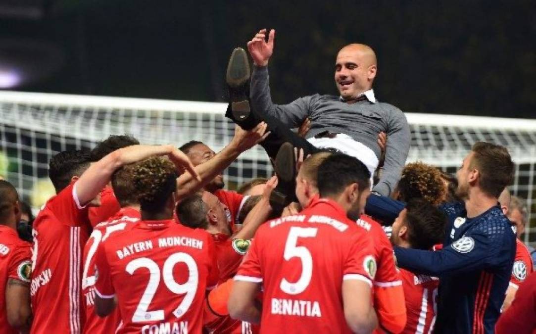 2. BAYERN MÚNICH <br/>Como estratega del Bayern Múnich consiguió siete títulos: La Bundesliga 2014, 2015 y 2016, Copa de Alemania 2014 y 2016, Supercopa de Europa 2013, Mundial de Clubes 2013.