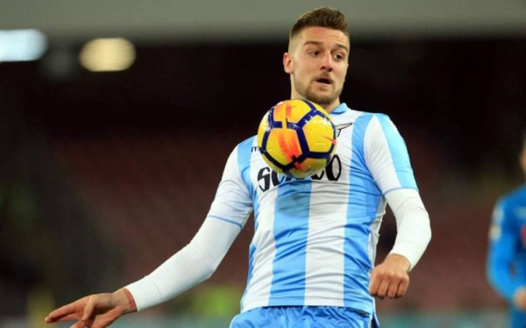 El Real Madrid y el Manchester United compiten duramente en el mercado por el fichaje de una de las grandes estrellas del momento en el fútbol italiano: Sergej Milinkovic-Savic. El centrocampista serbio del Lazio interesa a los dos clubes, que mantuvieron respectivas reuniones el pasado viernes con el presidente del club romano, Claudio Lotito, según ha desvelado talkSport.