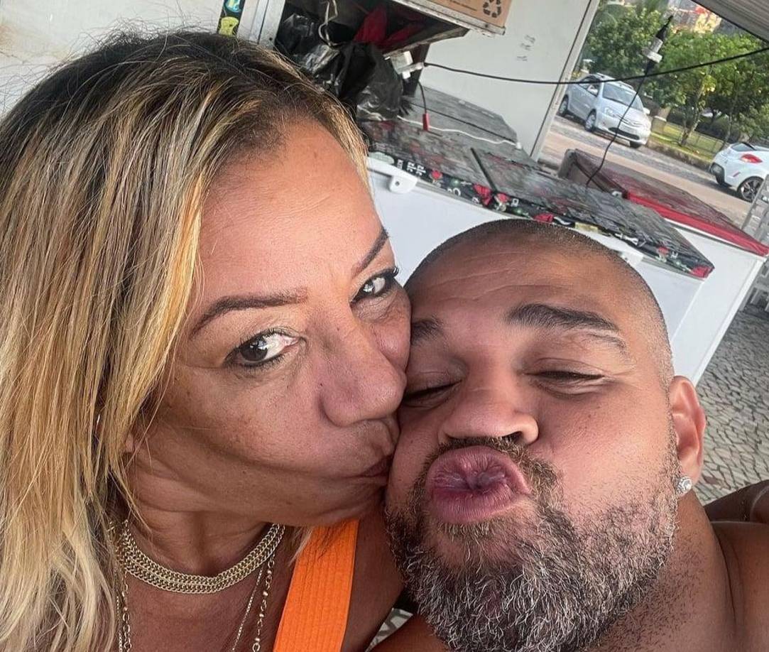 Adriano Leite también ha sido noticia ya que presumió en redes sociales su noviazgo con una joven de 21 años de edad. 