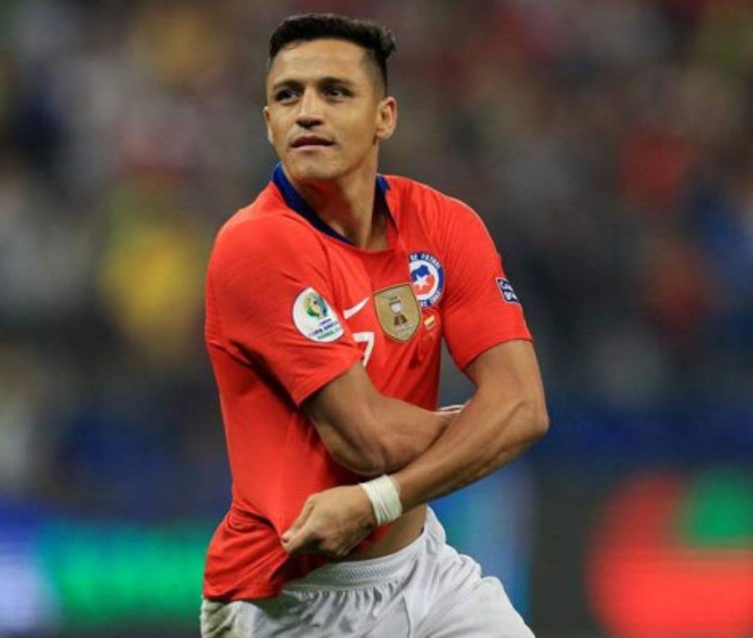 El Inter de Milán está estudiando la posibilidad de incorporar a Alexis Sánchez a su delantera tras no lograr fichar a Edin Dzeko que ha acabado renovando con la Roma.