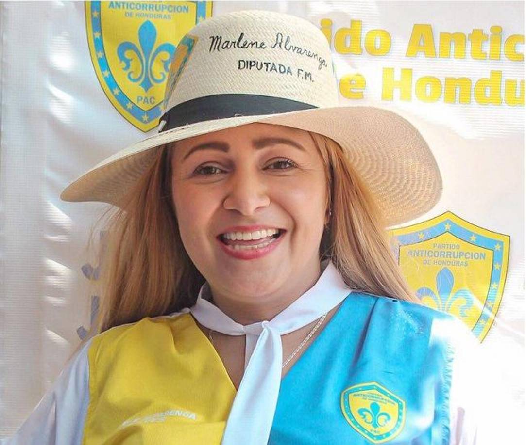 Desde entonces, cuando Alvarenga tomó las riendas de ese partido, Nasralla ha señalado a la excandidata de haber estado coludida con el Partido Nacional para “robarle el partido”. 