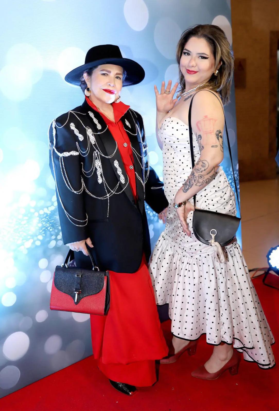 Power dressing y glamour en la noche más fashion de Tegucigalpa